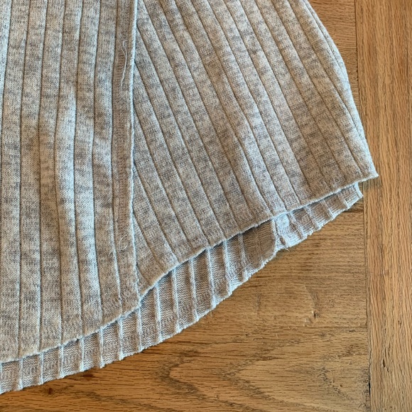 Umgee Peek-a-boo Shoulder Sweater Women’s L Taupe Gray Cable A-line‎ Preloved - Picture 5 of 9